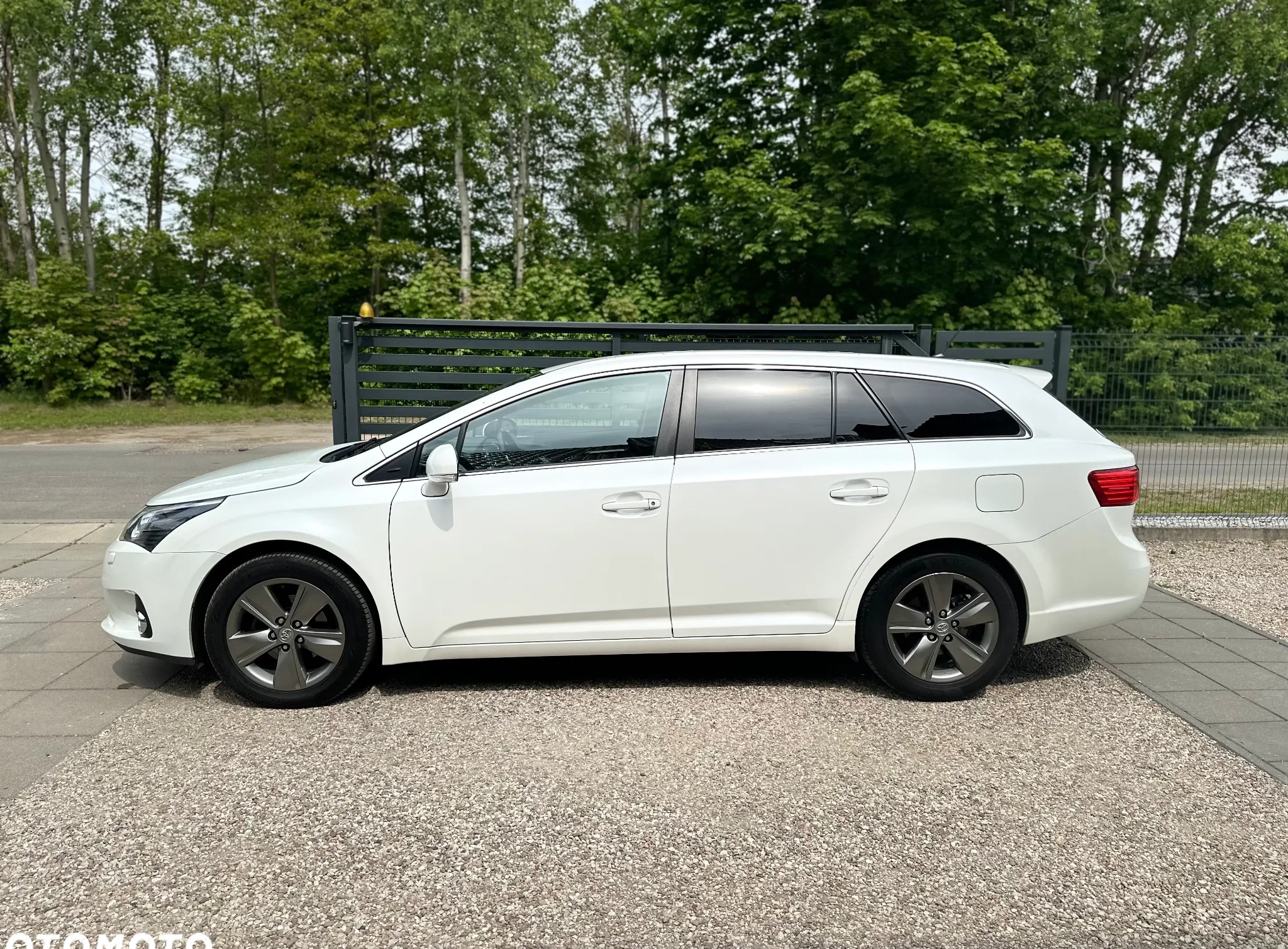 Toyota Avensis cena 48900 przebieg: 183500, rok produkcji 2014 z Góra małe 529